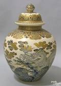 Large Satsuma jar with lid decorated in a dragon motif
