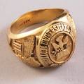 Gentlemans 14kt Gold Tufts University Ring