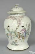 Chinese export covered urn
