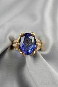 18kt Gold Tanzanite and Diamond Ring
