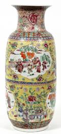 CHINESE PORCELAIN VASE