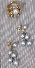 14KT GOLD  BAROQUE PEARL RING AND PAIR OF EARRINGS
