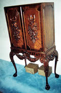 122133 CHIPPENDALE STYLE HAND CARVED MAHOGANY TWO PANE