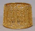 1220 FILIGREE STYLE 18KT YELLOW GOLD HINGED BANGLE BR