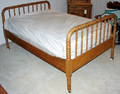 020244 JENNY LYNN WALNUT SPOOL BED C 1880 H 37 W