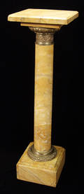 012137 MARBLE PEDESTAL EARLY 20TH CENTURY H 42