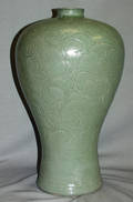 122143 KOREAN CELADON POTTERY VASE 19TH C H 17 12