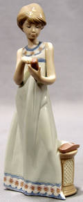 0228 LLADRO PORCELAIN FIGURE CALLING A FRIEND H 7 3