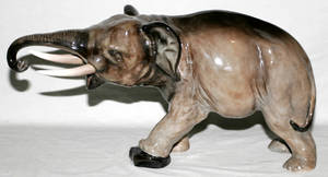 22335 ROYAL DOULTON ELEPHANT TRUMPETING H 11 L 23