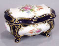 021578 JIMENAN VON HENNET PORCELAIN DRESSER BOX L 7