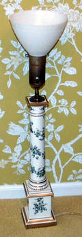 021619 PORCELAIN COLUMNARFORM TABLE LAMP