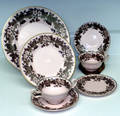 011042 WEDGWOOD PORCELAIN DINNER SERVICE FOR FOURTEEN