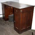 010042 OAK SCHOOL MASTERS DESK C1920 H 44 W 76
