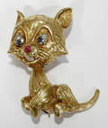 061134 GOLD CAT BROOCH W CABOCHON SAPPHIRE EYES