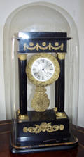 060078 FRENCH EBONY MANTLE CLOCK W GLASS DOME