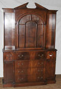 070068 CHIPPENDALE STYLE MAHOGANY CHINA CABINET