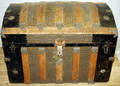 040211 HUMP BACK TRUNK W WOODMETAL STRAPS
