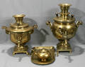032132 RUSSIAN BRASS SAMOVAR GROUPING WITH ACCESSORIES