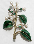 081361 GOLD  PEARL BROOCH W EMERALD  ENAMEL