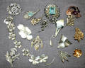 050256 SILVER FLORALFORM PIN GROUPING