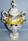 060301 CAPO DE MONTE CHERUB DESIGN COVERED VASE