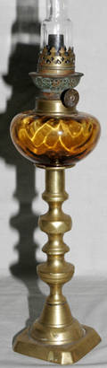 031439 AMBER GLASS  BRASS CANDLESTICK OIL LAMP