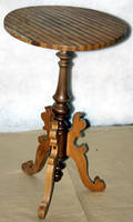 072339 AMERICAN OAK  WALNUT OCCASIONAL ROUND TABLE