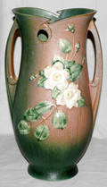 052276 ROSEVILLE WHITE ROSE POTTERY VASE