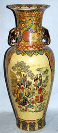 040402 JAPANESE PORCELAIN VASE