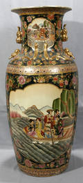 042420 CHINESE PORCELAIN URN W RAISED ENAMEL C 1950