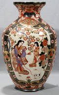 062421 KUTANI JAPANESE PORCELAIN VASE