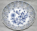 052368 MEISSEN BLUE ON WHITE PORCELAIN BREAD BASKET
