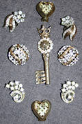 070482 TRIFARI COSTUME EARRINGS  PIN