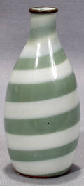 042520 ORIENTAL GREEN  WHITE STRIPED PORCELAIN VASE