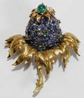 072040 BERRY SHAPE SAPPHIRE  EMERALD GOLD BROOCH