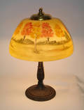 042051 B  P REVERSE PAINTED GLASS SHADE TABLE LAMP