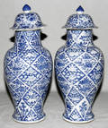 041036 CHINESE BLUE  WHITE COVERED CHIEN LUNG URNS