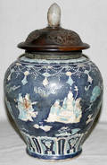 041044 CHINESE MING WARE POTTERY JAR W WOOD COVER