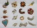 VINTAGE COSTUME BROOCHES SIXTEEN