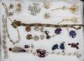 VINTAGE COSTUME JEWELRY 19 PIECES