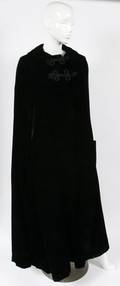 BONWIT TELLER BLACK VELVET FULLLENGTH OPERA CAPE