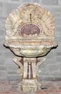 ANTIQUE ITALIAN CARVED MARBLE FOUNTAIN