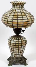 ANTIQUE STYLE LEADED GLASS TABLE LAMP