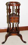 QUEEN ANNE STYLE MAHOGANY TRIPOD PLANT STAND
