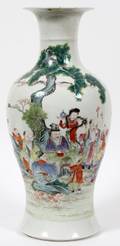 CHINESE PORCELAIN VASE