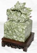 091367 CHINESE CARVED JADE BLOCK STAMP ON A WOOD BASE