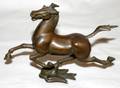 091365 ORIENTAL BRONZE SCULPTURE HORSE ON WOOD BASE