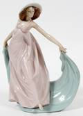 LLADRO PORCELAIN FIGURE