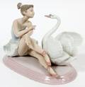 LLADRO PORCELAIN FIGURE GRACE AND BEAUTY