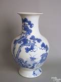 Chinese export blue and white vase